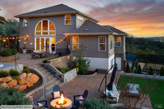 235 Clear Ridge Dr, Healdsburg, CA 95448
