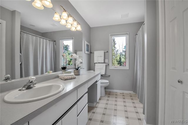 140 White Tail Run, Grand Island, NY 14072