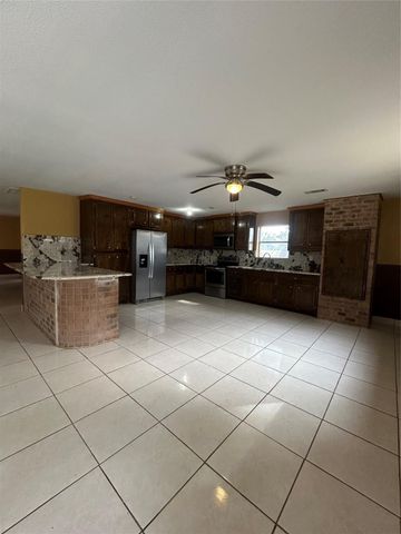 5811 E S F Austin Road, Jones Creek, TX 77541