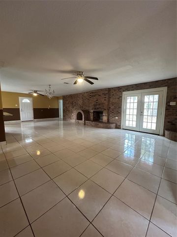 5811 E S F Austin Road, Jones Creek, TX 77541