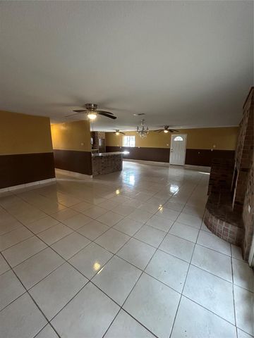 5811 E S F Austin Road, Jones Creek, TX 77541