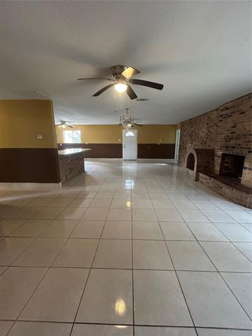 5811 E S F Austin Road, Jones Creek, TX 77541