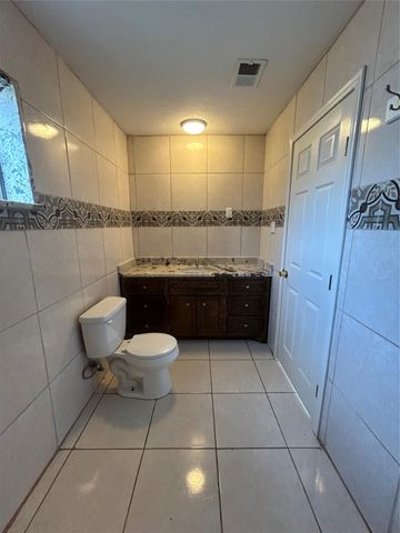 5811 E S F Austin Road, Jones Creek, TX 77541