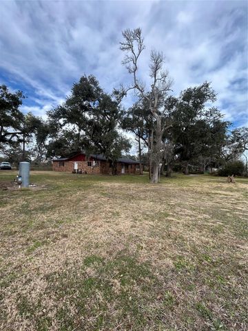 5811 E S F Austin Road, Jones Creek, TX 77541