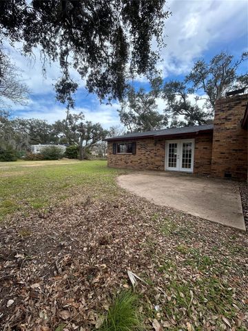 5811 E S F Austin Road, Jones Creek, TX 77541