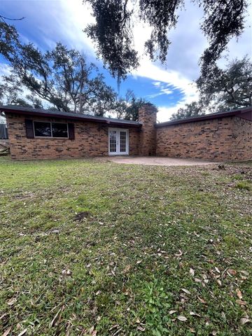 5811 E S F Austin Road, Jones Creek, TX 77541