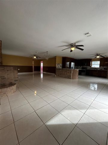 5811 E S F Austin Road, Jones Creek, TX 77541