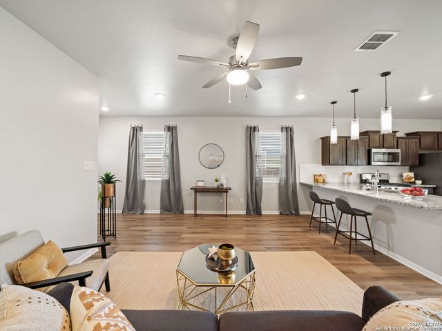 3833 Ivy Path, St Hedwig, TX 78152