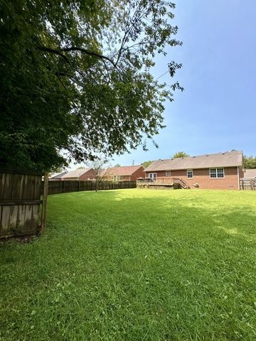321 Maple Park Dr, Clarksville, TN 37040