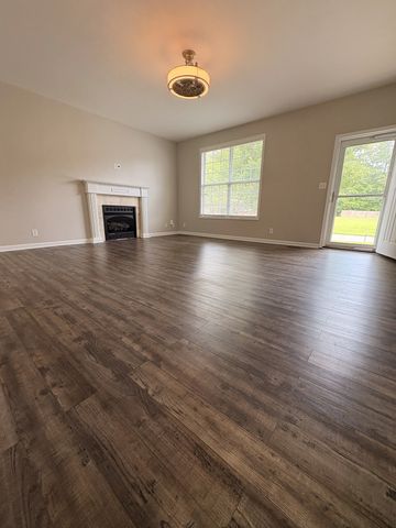 321 Maple Park Dr, Clarksville, TN 37040