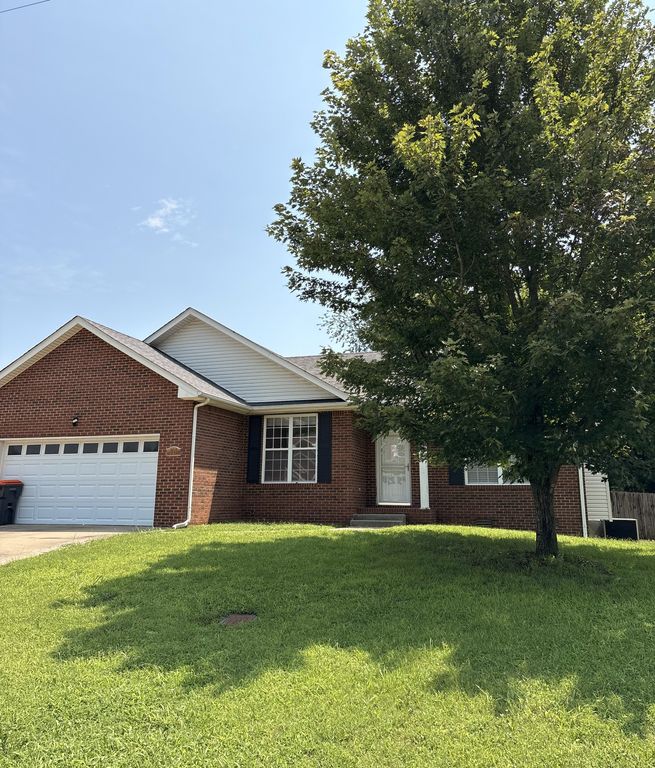 321 Maple Park Dr, Clarksville, TN 37040