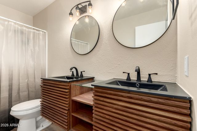 2834 E SHANGRI LA Road, Phoenix, AZ 85028