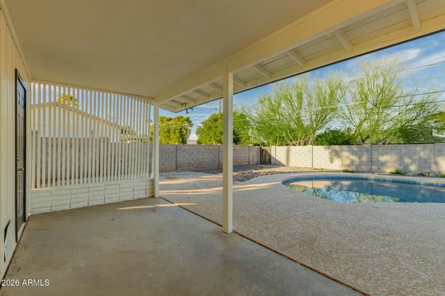 2834 E SHANGRI LA Road, Phoenix, AZ 85028
