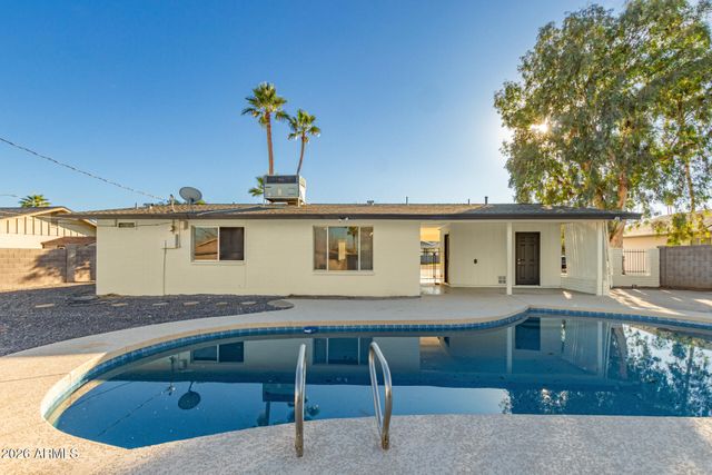 2834 E SHANGRI LA Road, Phoenix, AZ 85028