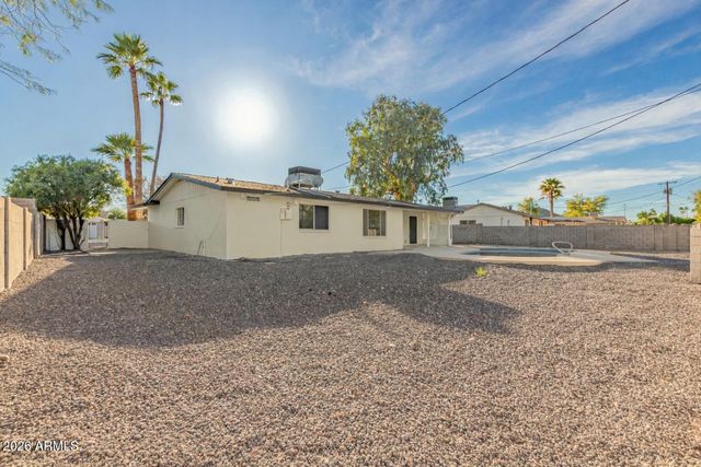 2834 E SHANGRI LA Road, Phoenix, AZ 85028