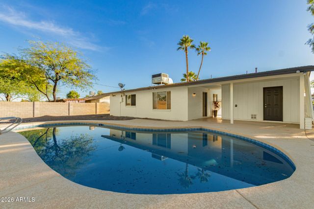 2834 E SHANGRI LA Road, Phoenix, AZ 85028