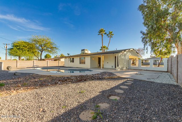 2834 E SHANGRI LA Road, Phoenix, AZ 85028