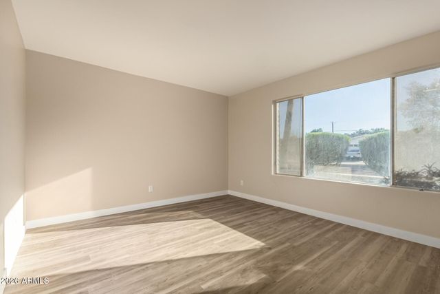 2834 E SHANGRI LA Road, Phoenix, AZ 85028