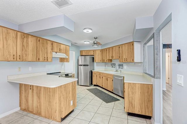 1807 NEW BEDFORD DRIVE, Sun City Center, FL 33573