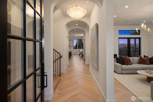 738 22nd Avenue E, Seattle, WA 98112