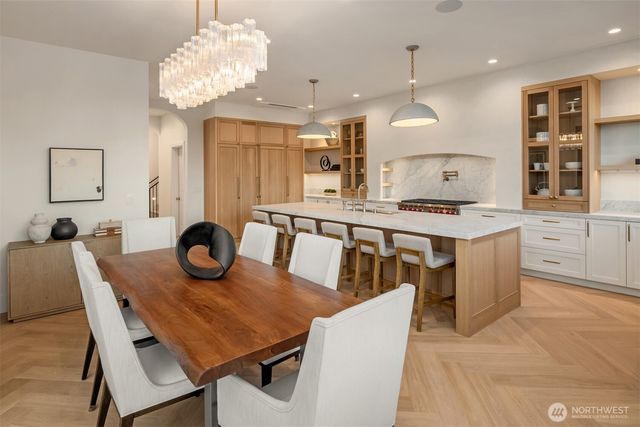 738 22nd Avenue E, Seattle, WA 98112