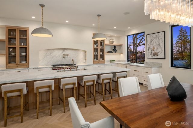 738 22nd Avenue E, Seattle, WA 98112