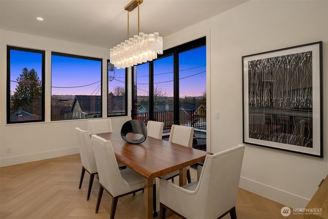 738 22nd Avenue E, Seattle, WA 98112