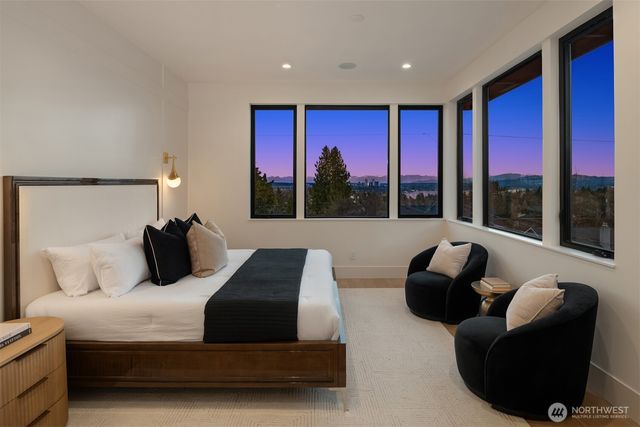 738 22nd Avenue E, Seattle, WA 98112