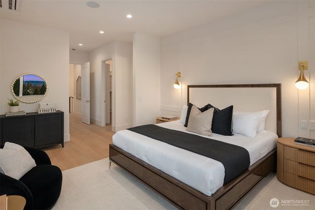 738 22nd Avenue E, Seattle, WA 98112