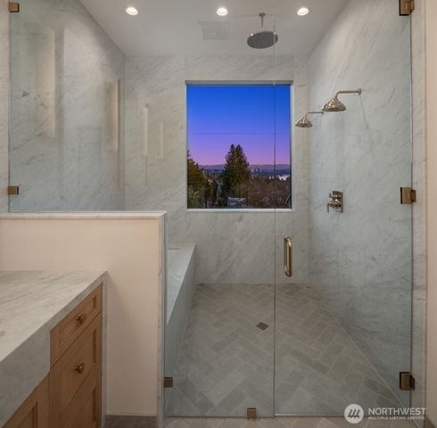 738 22nd Avenue E, Seattle, WA 98112