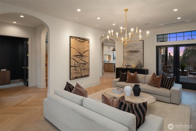 738 22nd Avenue E, Seattle, WA 98112