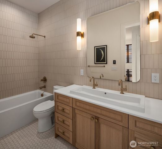 738 22nd Avenue E, Seattle, WA 98112