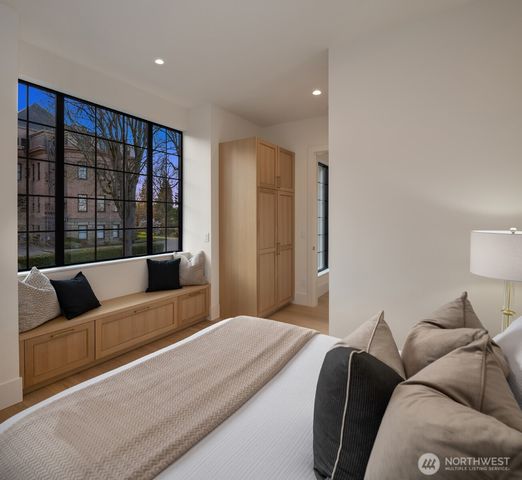 738 22nd Avenue E, Seattle, WA 98112