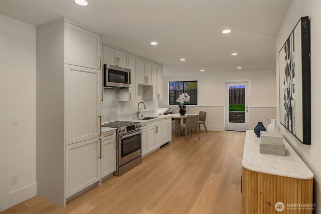 738 22nd Avenue E, Seattle, WA 98112