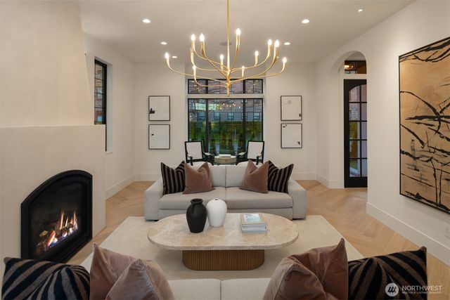 738 22nd Avenue E, Seattle, WA 98112