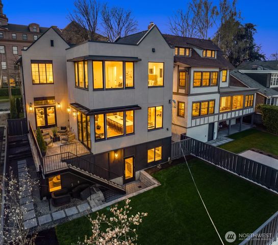 738 22nd Avenue E, Seattle, WA 98112