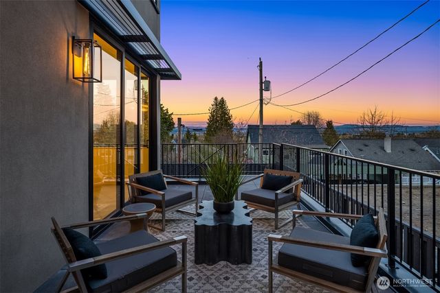 738 22nd Avenue E, Seattle, WA 98112