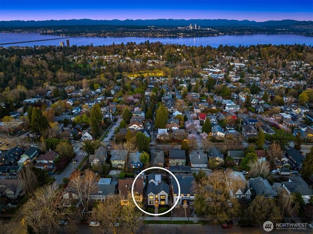 738 22nd Avenue E, Seattle, WA 98112