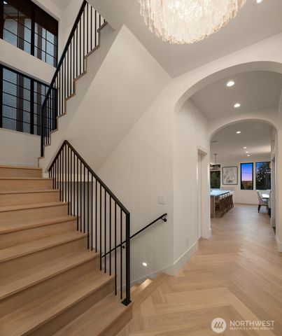 738 22nd Avenue E, Seattle, WA 98112