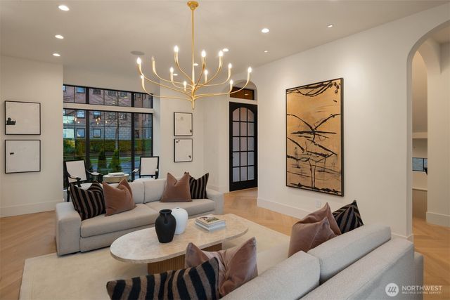 738 22nd Avenue E, Seattle, WA 98112