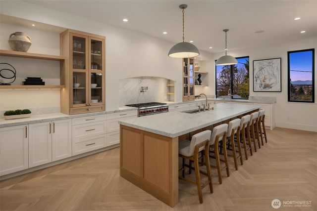 738 22nd Avenue E, Seattle, WA 98112