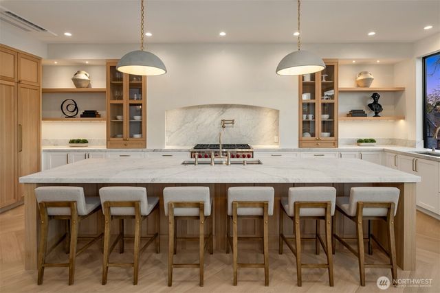 738 22nd Avenue E, Seattle, WA 98112