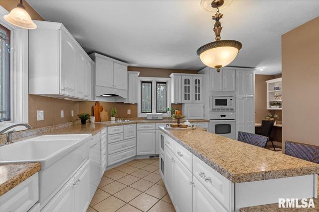 7030 Mansion Road, Chatham, IL 62629