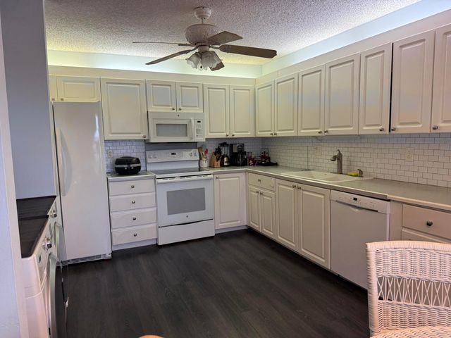 1520 NW 19TH Terrace 203, Delray Beach, FL 33445