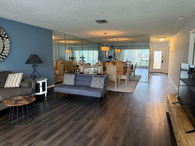 1520 NW 19TH Terrace 203, Delray Beach, FL 33445
