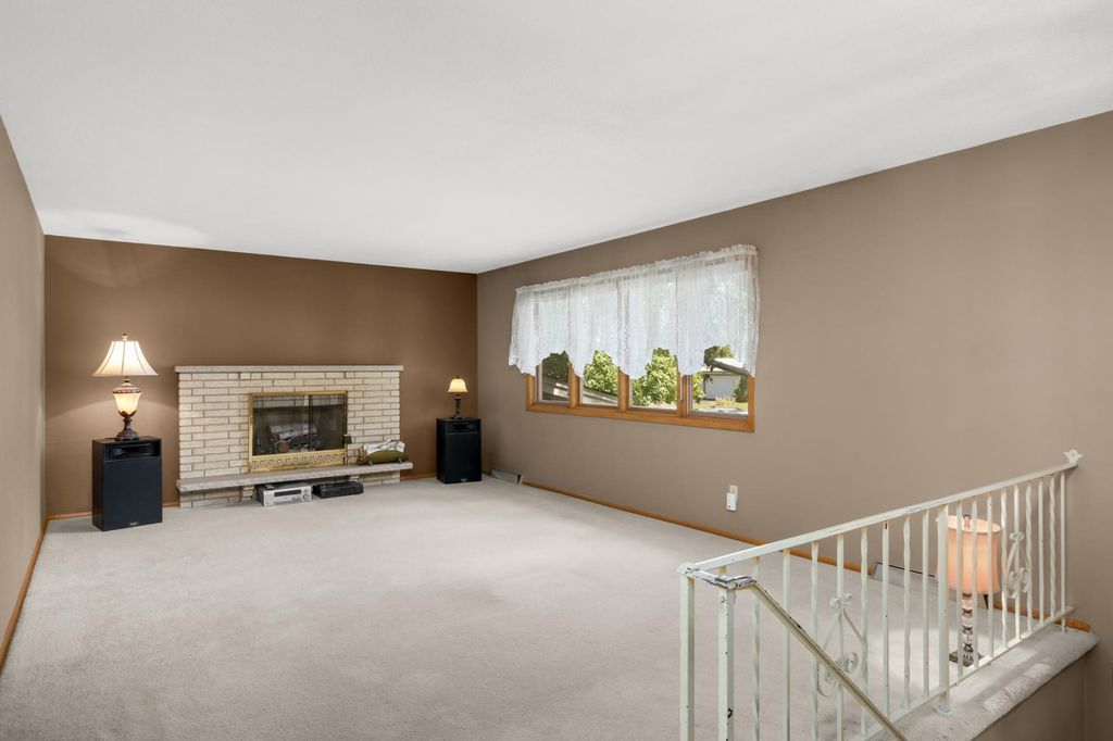 8033 Douglas Drive N, Brooklyn Park, MN 55443 — photo 5