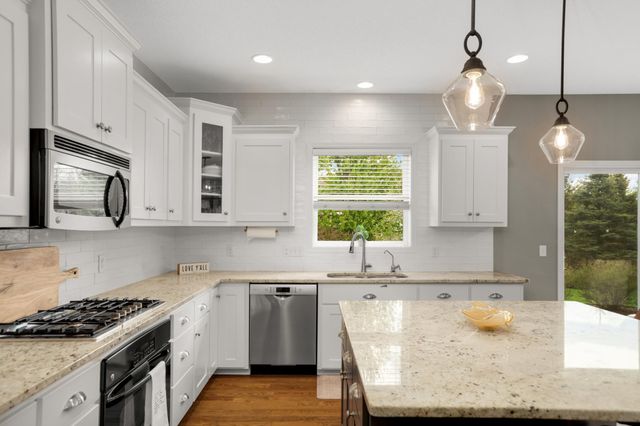 3582 Springwood Path, Eagan, MN 55123
