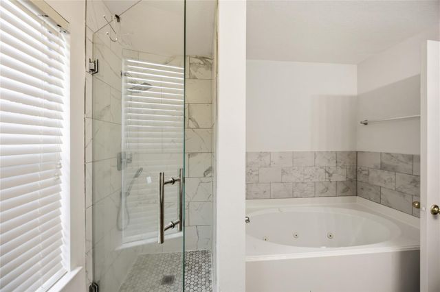 422 Laurel Pine Drive, Houston, TX 77339