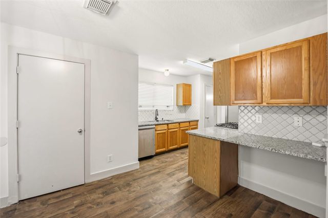 422 Laurel Pine Drive, Houston, TX 77339