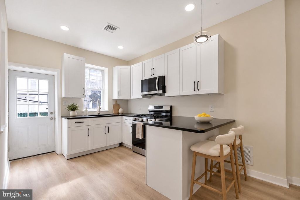 2229 S BUCKNELL ST, PHILADELPHIA, PA 19145 — photo 5